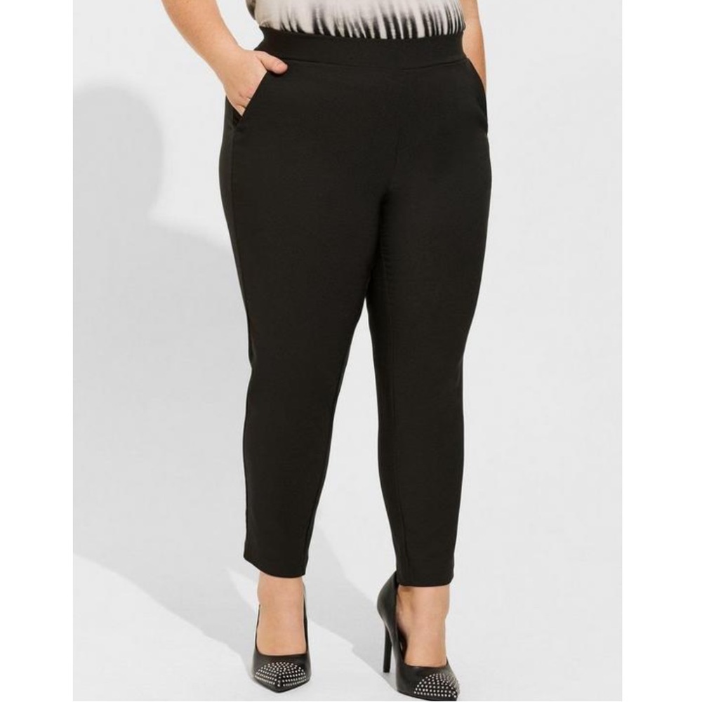 Torrid Pull on Relaxed Taper Refined Crepe High-Rise Pant Plus Size 3 Short